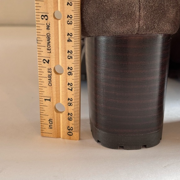 Johnston & Murphy Women's NWOT Brown Suede Ankle Boots SZ 7 - Picture 4 of 11